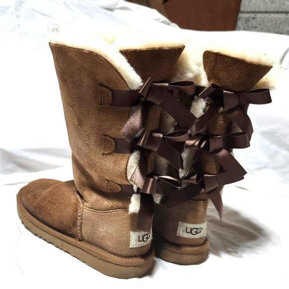 Girls’ UGG Bailey Bow II Boots – Size 2 – Chestnut Suede with Satin Ribbons - Picture 11 of 12